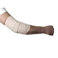 Elastisk armbågas bandage i beige som lindas runt armbågen för jämn omslutning och stabilt stöd