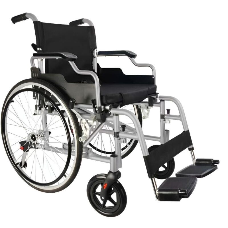 Rullstol i aluminium med tippstöd i silver och svart färgkombination