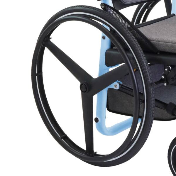 Rullstol PRO blå bakhjul med snabbfäste detalj Rullstol PRO blå bakhjul med snabbfäste detalj