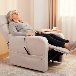 Elektrisk relaxfåtölj beige sittposition framifrån