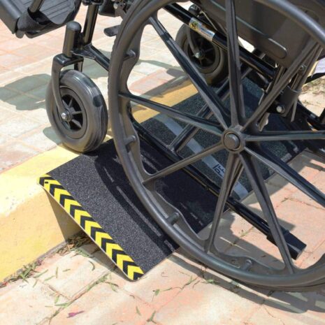 rullstolsramp användning med rullstol över kant rullstolsramp användning med rullstol över kant